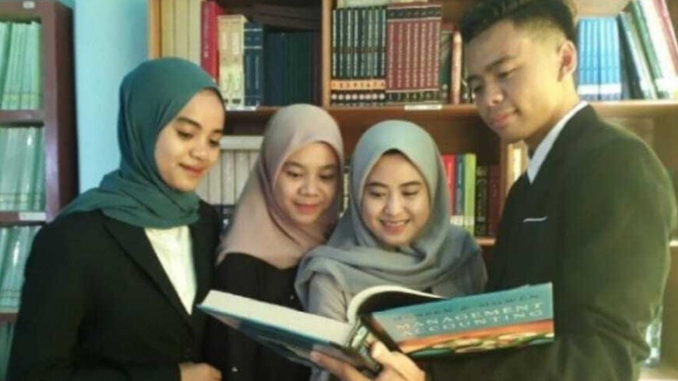 BAHASA INGGRIS , MANAJEMEN (1-E)